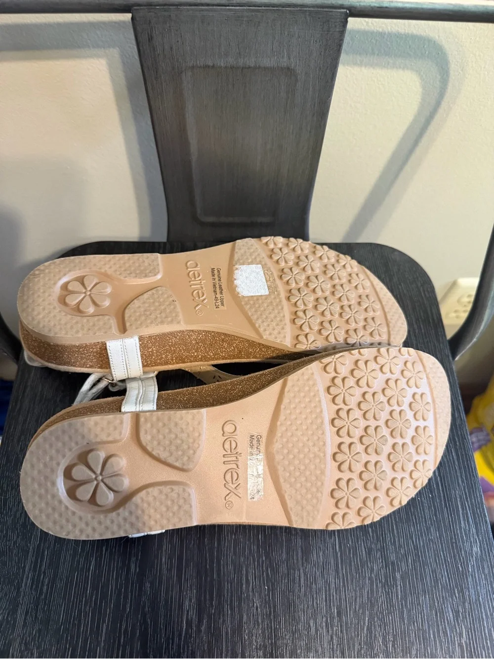 Aetrex Evelyn White Laser Cut Comfort Sandals Size 8